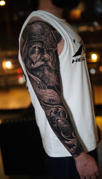 Home 5 Gold hand Tattoo Studio (3)